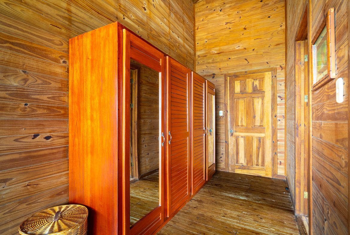 VILLA KRISTINA MOUNTAIN PROPERTY WITH OCEAN VIEWS AND A GUEST HOUSE, IN BALLENA – 3.8 ACRES