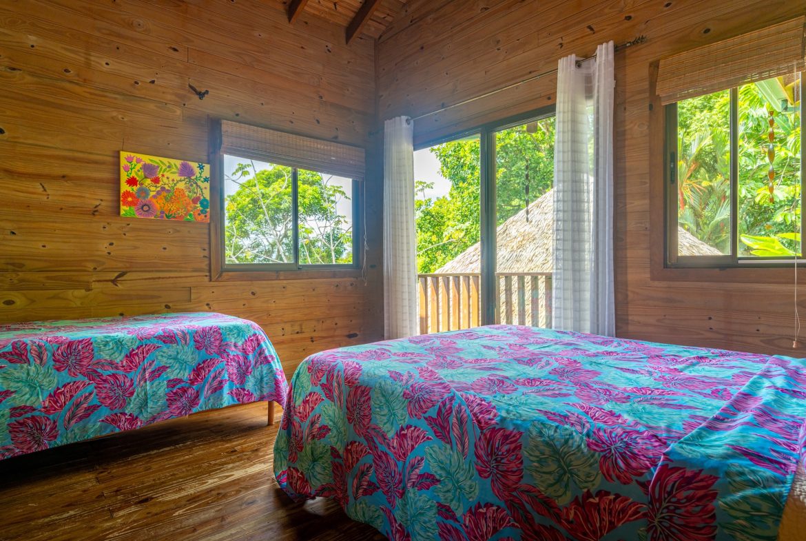 VILLA KRISTINA MOUNTAIN PROPERTY WITH OCEAN VIEWS AND A GUEST HOUSE, IN BALLENA – 3.8 ACRES