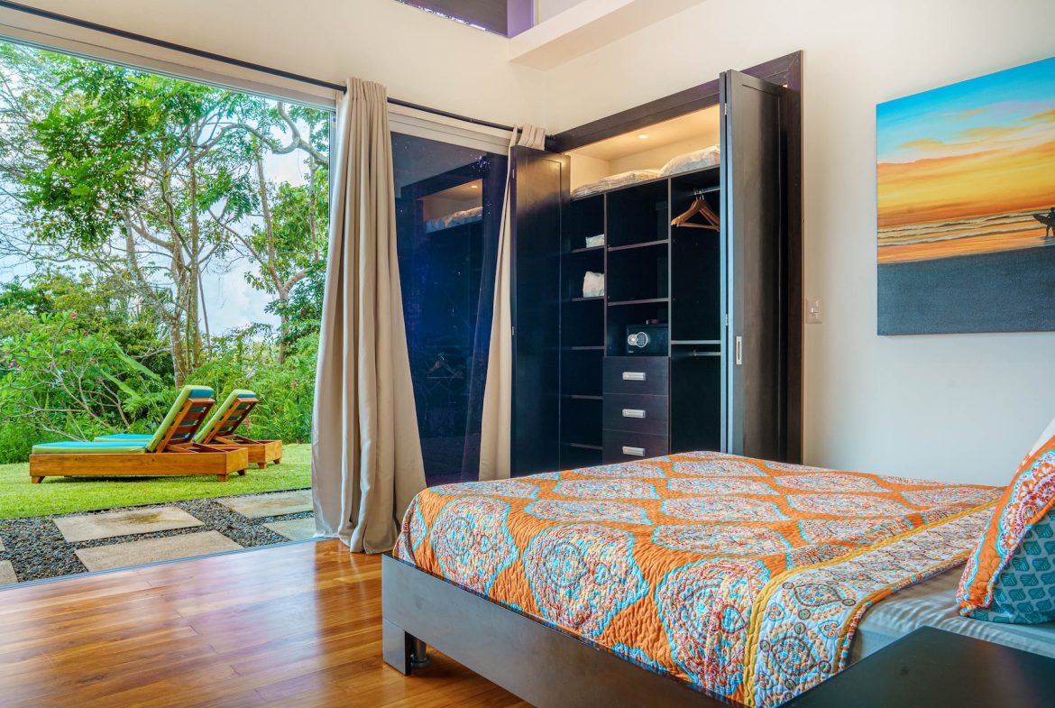 VILLA LUNA PROPERTY WITH THREE BEDROOMS AND SUNSET VIEWS, IN ESCALERAS – 0.66 ACRES