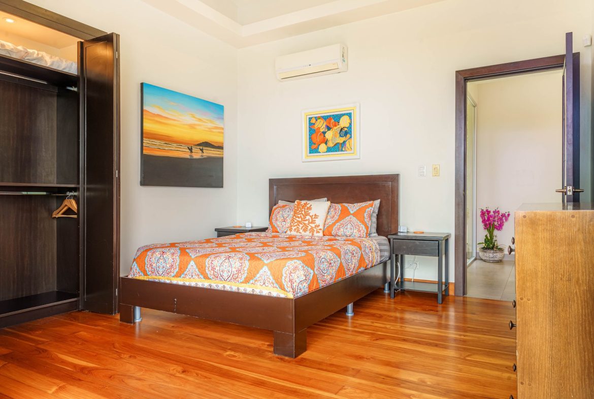 VILLA LUNA PROPERTY WITH THREE BEDROOMS AND SUNSET VIEWS, IN ESCALERAS – 0.66 ACRES