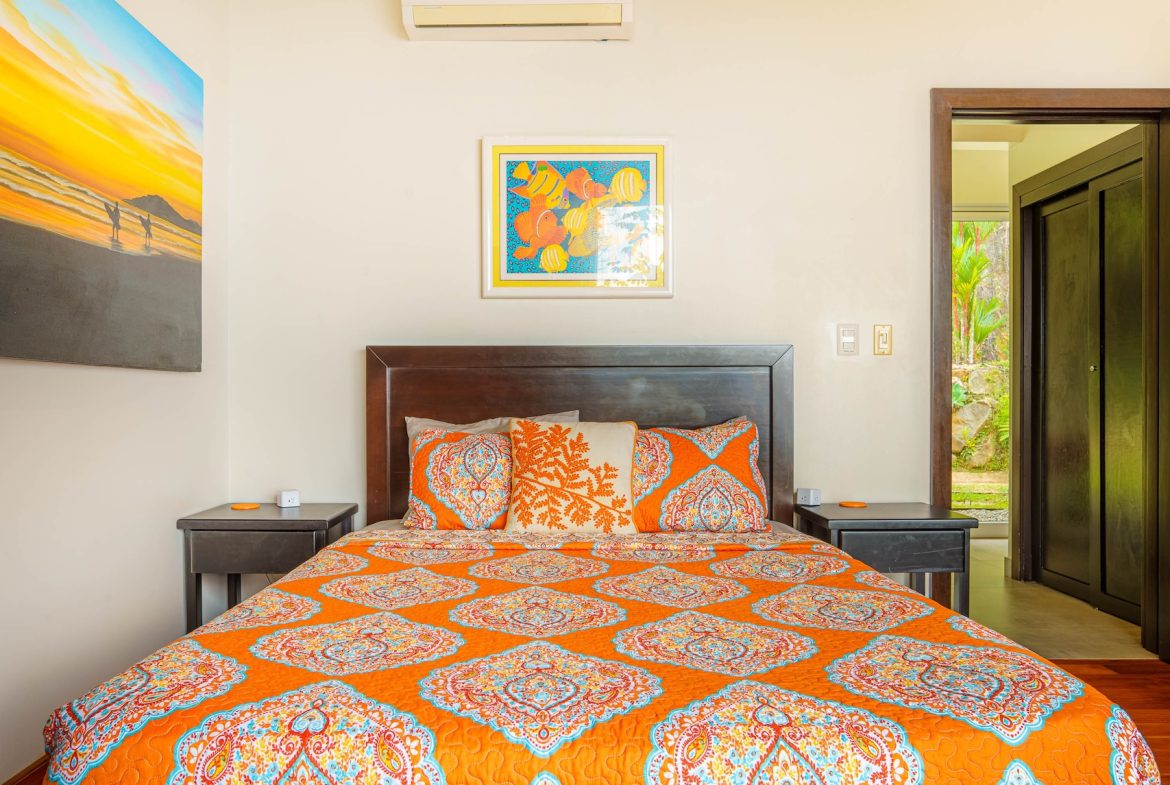 VILLA LUNA PROPERTY WITH THREE BEDROOMS AND SUNSET VIEWS, IN ESCALERAS – 0.66 ACRES