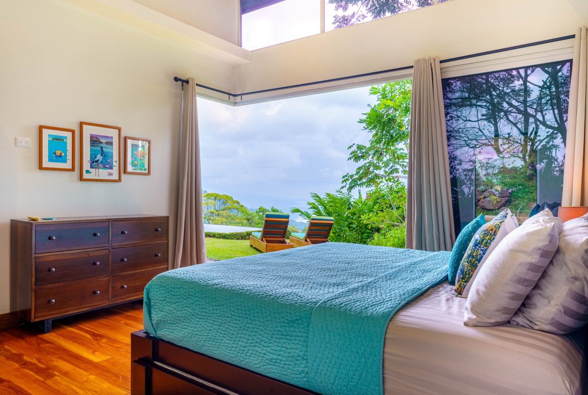VILLA LUNA PROPERTY WITH THREE BEDROOMS AND SUNSET VIEWS, IN ESCALERAS – 0.66 ACRES
