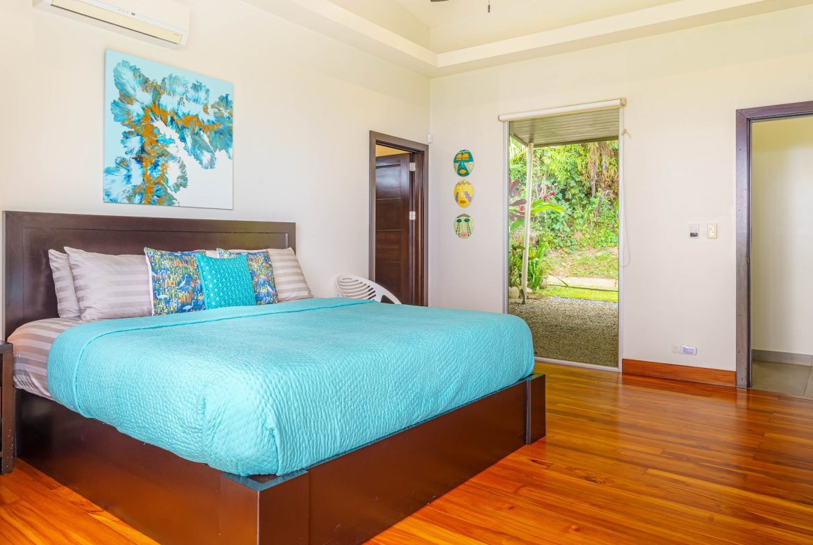 VILLA LUNA PROPERTY WITH THREE BEDROOMS AND SUNSET VIEWS, IN ESCALERAS – 0.66 ACRES