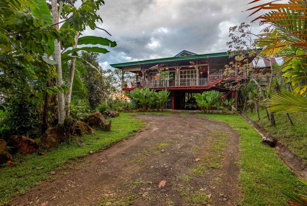 PROPERTY WITH OCEAN AND SUNSET VIEWS, IN ESCALERAS – 1.23 ACRES