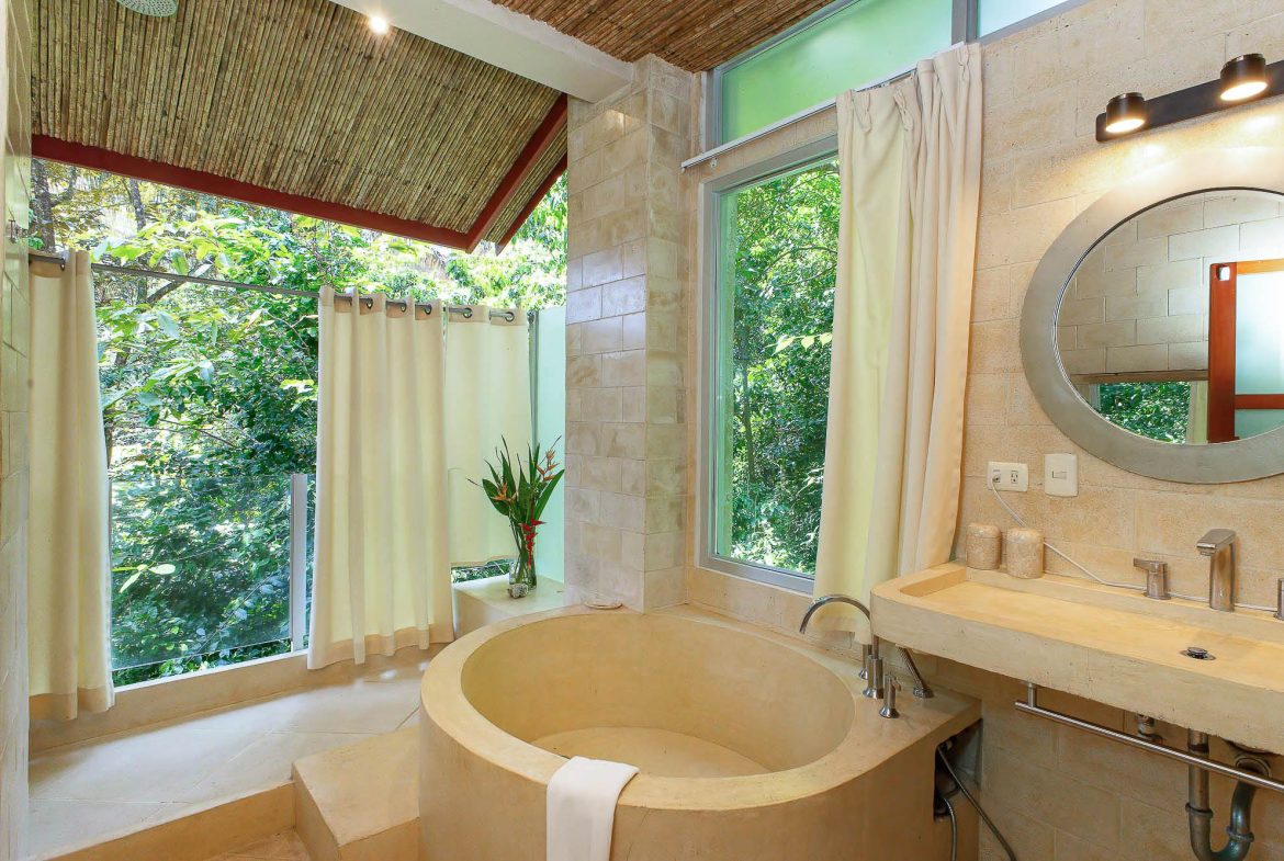 CASA FANTASTICA PROPERTY WITH TEN BEDROOMS AND OCEAN VIEWS, IN MANUEL ANTONIO – 1.3 ACRES