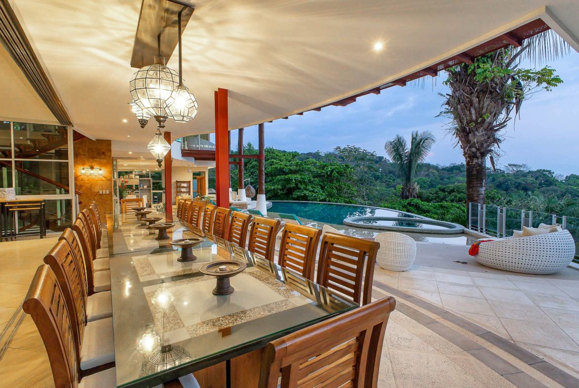 CASA FANTASTICA PROPERTY WITH TEN BEDROOMS AND OCEAN VIEWS, IN MANUEL ANTONIO – 1.3 ACRES