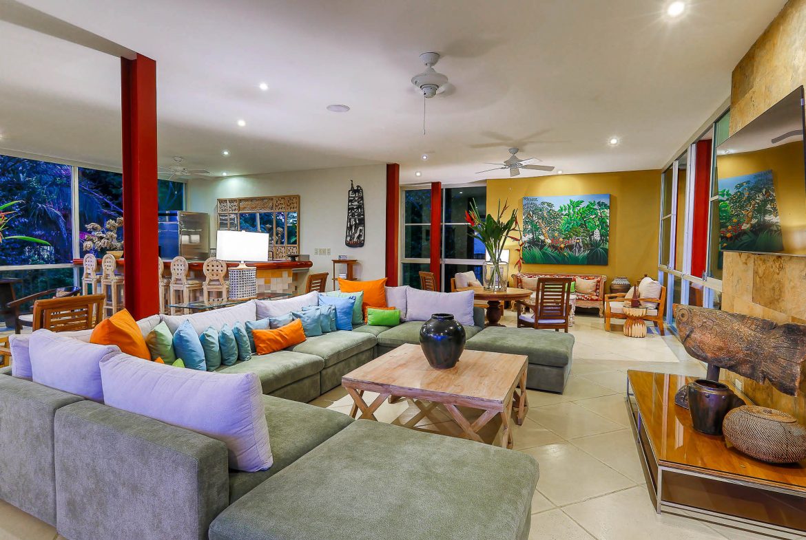 CASA FANTASTICA PROPERTY WITH TEN BEDROOMS AND OCEAN VIEWS, IN MANUEL ANTONIO – 1.3 ACRES