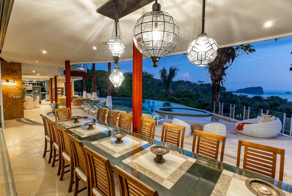 CASA FANTASTICA PROPERTY WITH TEN BEDROOMS AND OCEAN VIEWS, IN MANUEL ANTONIO – 1.3 ACRES