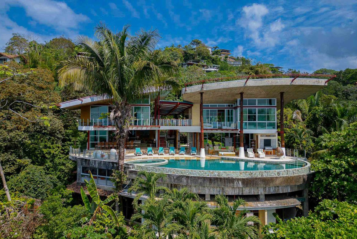CASA FANTASTICA PROPERTY WITH TEN BEDROOMS AND OCEAN VIEWS, IN MANUEL ANTONIO – 1.3 ACRES, Uvita, Costa Rica — photo 2