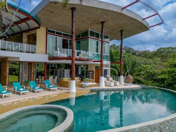 CASA FANTASTICA PROPERTY WITH TEN BEDROOMS AND OCEAN VIEWS, IN MANUEL ANTONIO – 1.3 ACRES, Manuel Antonio, Costa Rica — photo 4