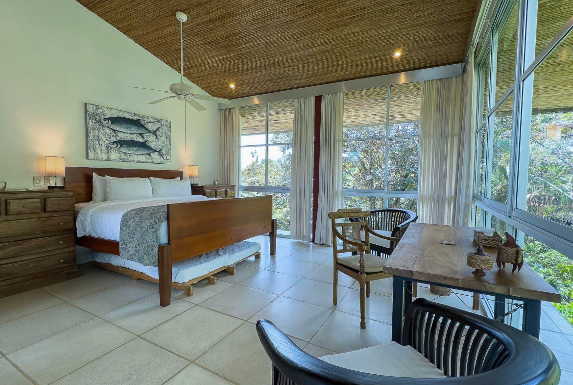 CASA FANTASTICA PROPERTY WITH TEN BEDROOMS AND OCEAN VIEWS, IN MANUEL ANTONIO – 1.3 ACRES