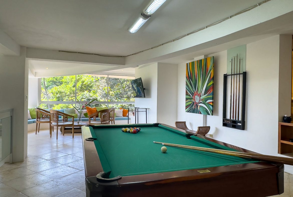 CASA FANTASTICA PROPERTY WITH TEN BEDROOMS AND OCEAN VIEWS, IN MANUEL ANTONIO – 1.3 ACRES