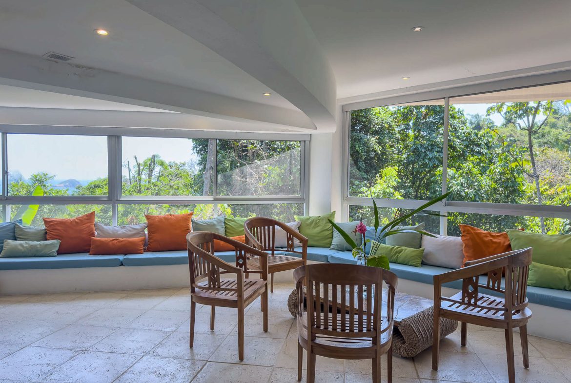 CASA FANTASTICA PROPERTY WITH TEN BEDROOMS AND OCEAN VIEWS, IN MANUEL ANTONIO – 1.3 ACRES