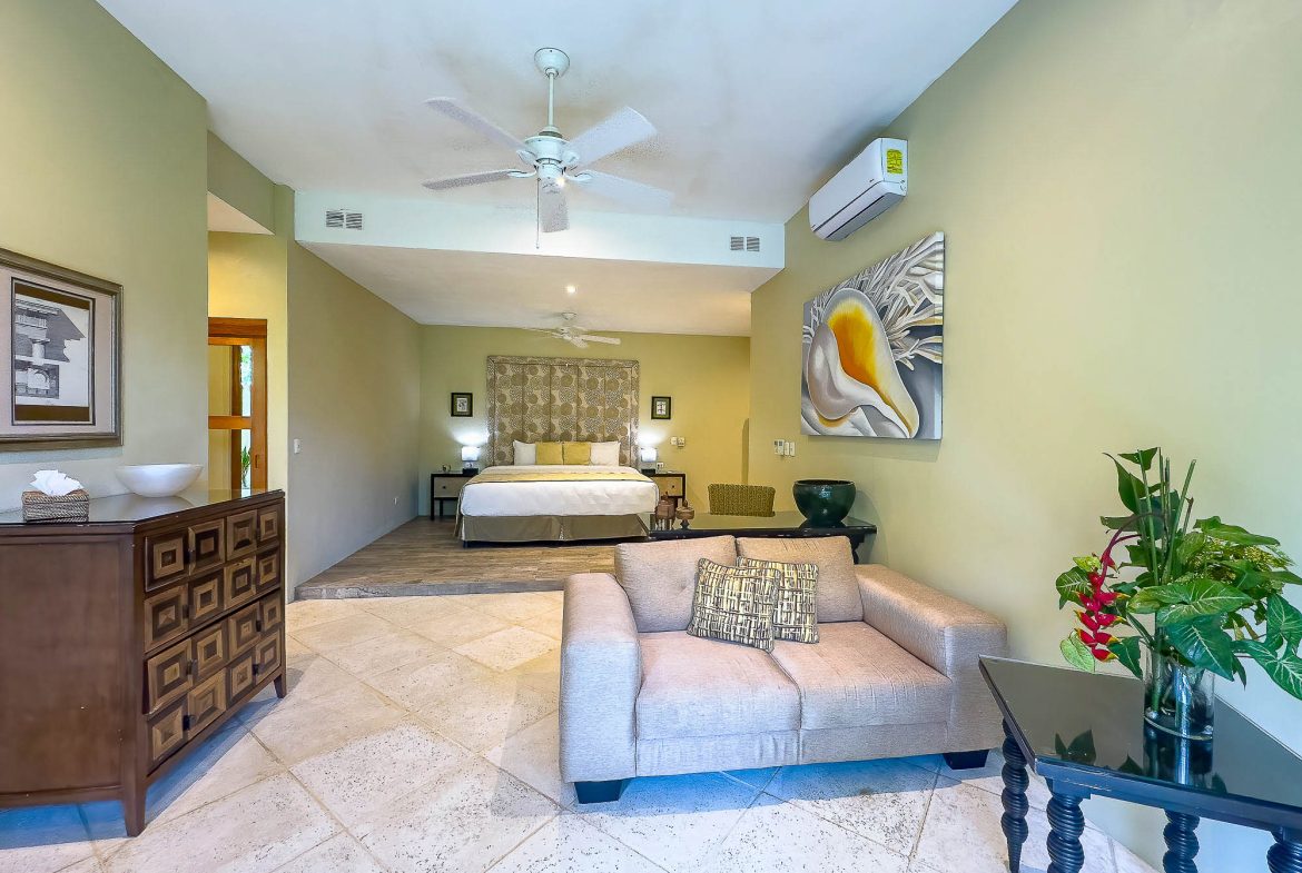 CASA FANTASTICA PROPERTY WITH TEN BEDROOMS AND OCEAN VIEWS, IN MANUEL ANTONIO – 1.3 ACRES