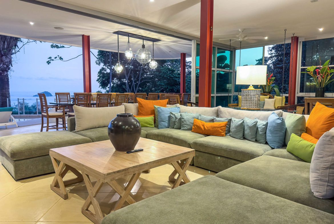 CASA FANTASTICA PROPERTY WITH TEN BEDROOMS AND OCEAN VIEWS, IN MANUEL ANTONIO – 1.3 ACRES