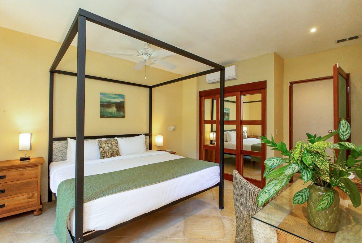 CASA FANTASTICA PROPERTY WITH TEN BEDROOMS AND OCEAN VIEWS, IN MANUEL ANTONIO – 1.3 ACRES