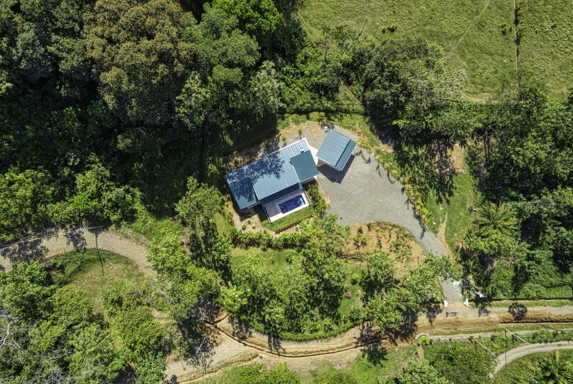CASA DEL BOSQUE PROPERTY WITH TWO BEDROOM IN THE MIDDLE OF THE NATURE, IN SAVEGRE – 1.23 ACRES, Uvita, Costa Rica — photo 2