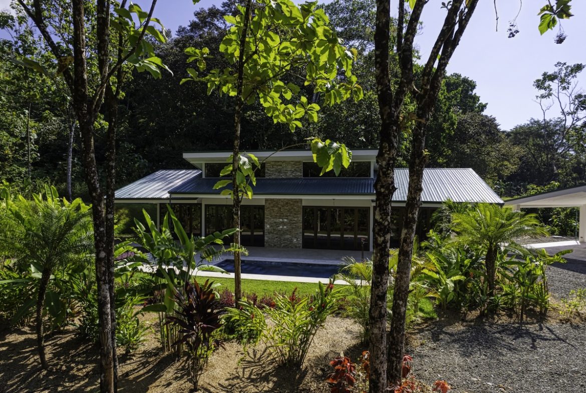 CASA DEL BOSQUE PROPERTY WITH TWO BEDROOM IN THE MIDDLE OF THE NATURE, IN SAVEGRE – 1.23 ACRES, Uvita, Costa Rica — photo 3
