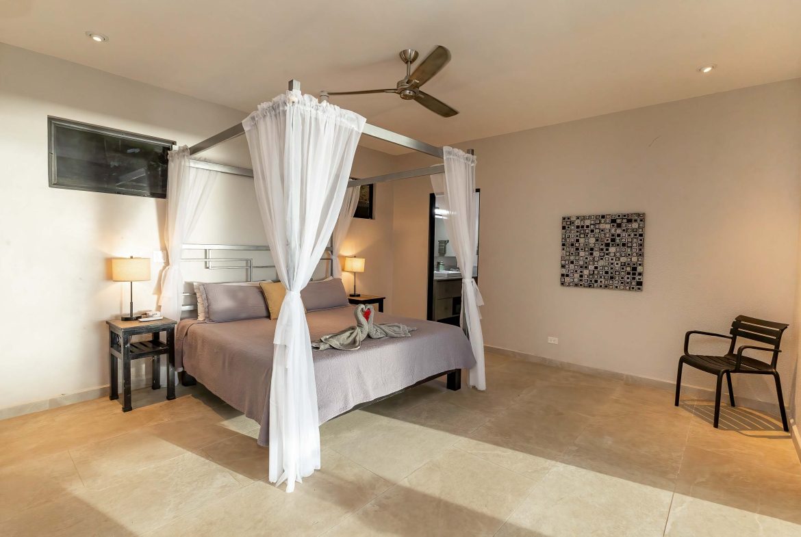 VILLA CIELO AZUL LUXURY PROPERTY WITH SIX BEDROOMS AND OCEAN VIEWS, IN JARDINES DEL MORETE UVITA – 0.55 ACRES