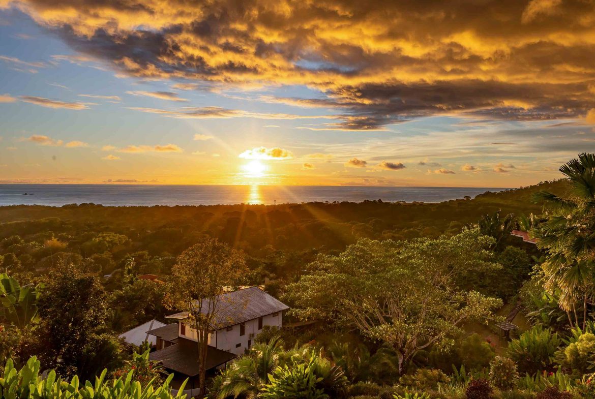 VILLA CIELO AZUL LUXURY PROPERTY WITH SIX BEDROOMS AND OCEAN VIEWS, IN JARDINES DEL MORETE UVITA – 0.55 ACRES