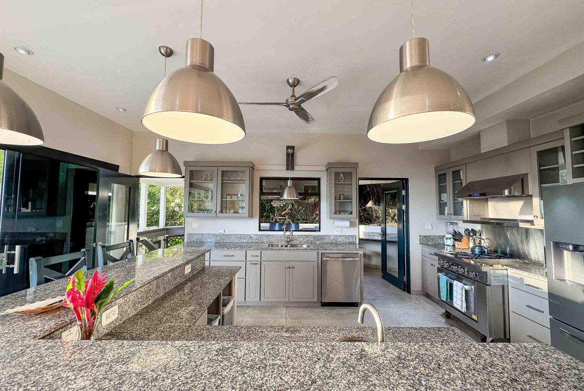 VILLA CIELO AZUL LUXURY PROPERTY WITH SIX BEDROOMS AND OCEAN VIEWS, IN JARDINES DEL MORETE UVITA – 0.55 ACRES