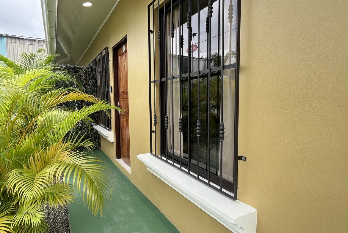 PROPERTY WITH FOUR BEDROOMS A STEPS OF THE BEACH, IN BAHIA BALLENA – 0.11 ACRES, Uvita, Costa Rica — photo 5