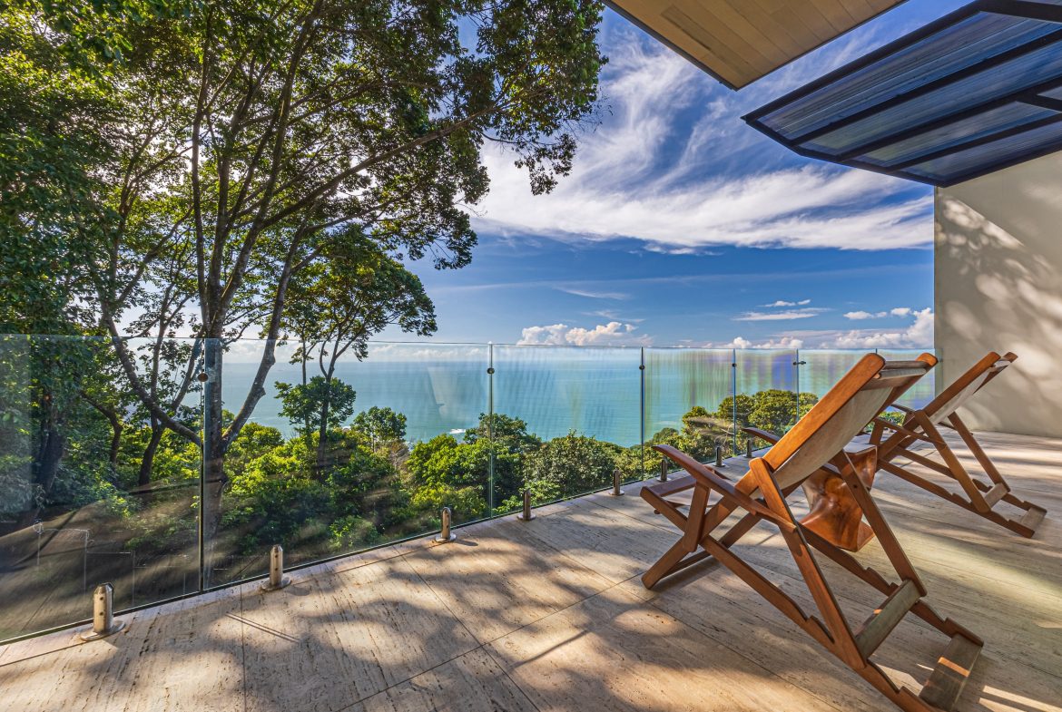 MAJESTIC LUXURY ESTATE WITH FIVE BEDROOMS IN ESCALERAS – 5.5 ACRES