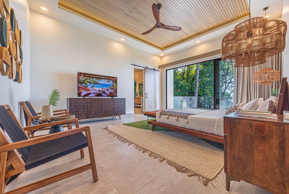 MAJESTIC LUXURY ESTATE WITH FIVE BEDROOMS IN ESCALERAS – 5.5 ACRES
