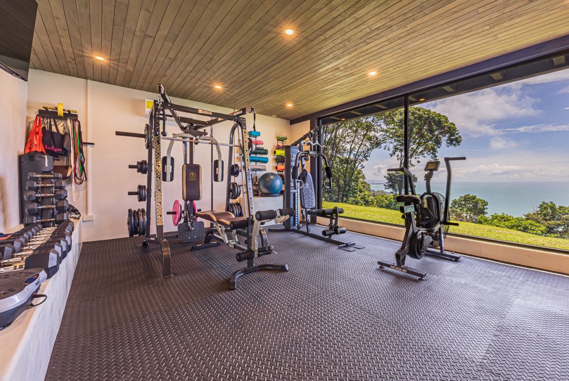 MAJESTIC LUXURY ESTATE WITH FIVE BEDROOMS IN ESCALERAS – 5.5 ACRES