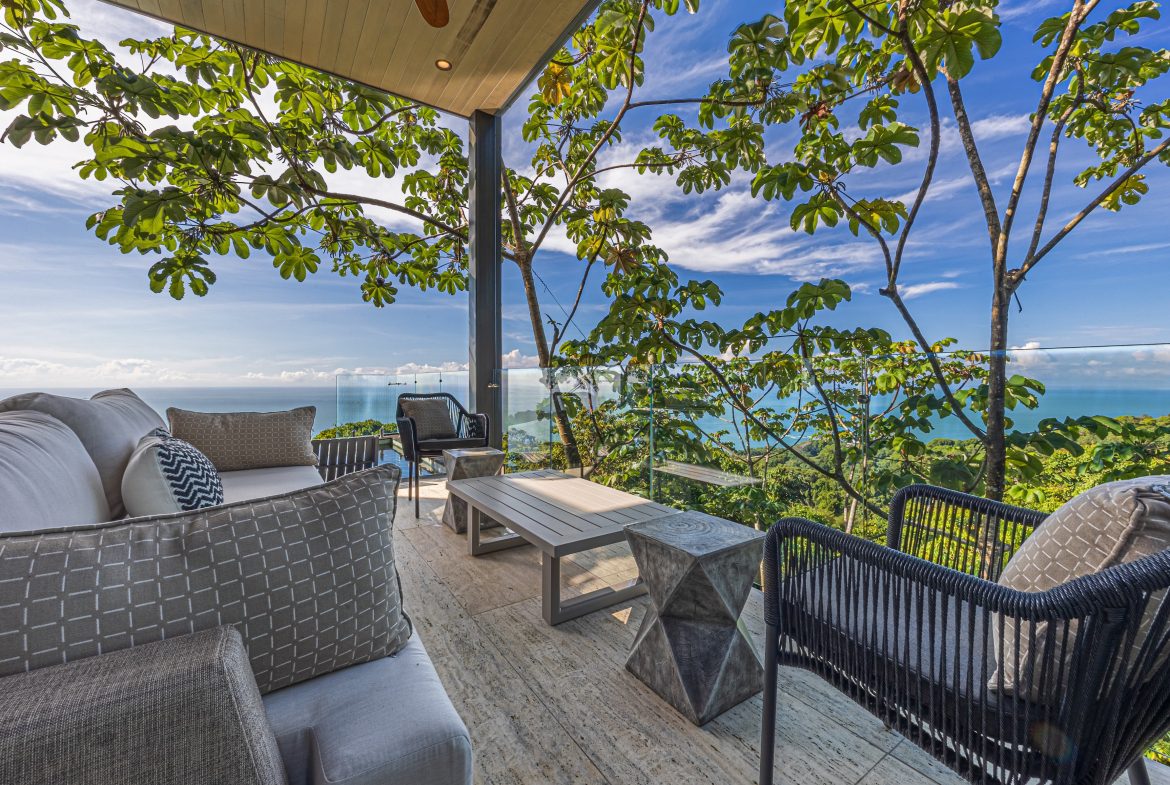 MAJESTIC LUXURY ESTATE WITH FIVE BEDROOMS IN ESCALERAS – 5.5 ACRES