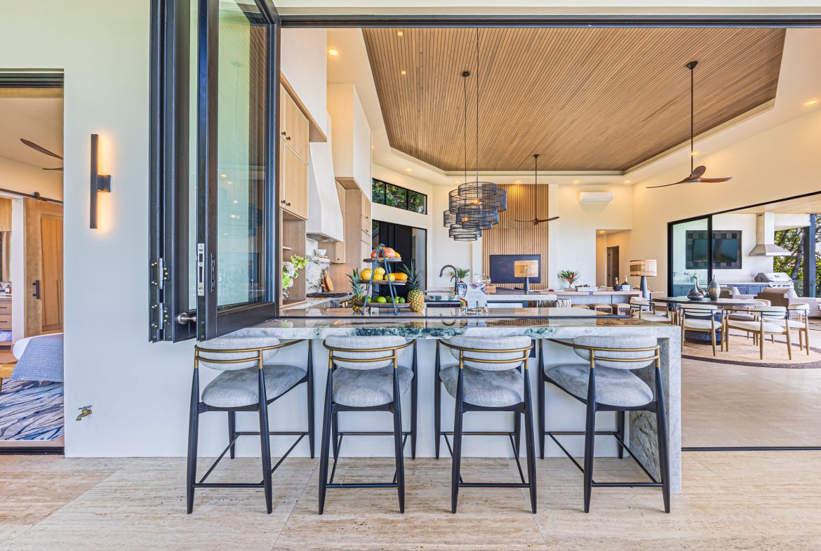 MAJESTIC LUXURY ESTATE WITH FIVE BEDROOMS IN ESCALERAS – 5.5 ACRES