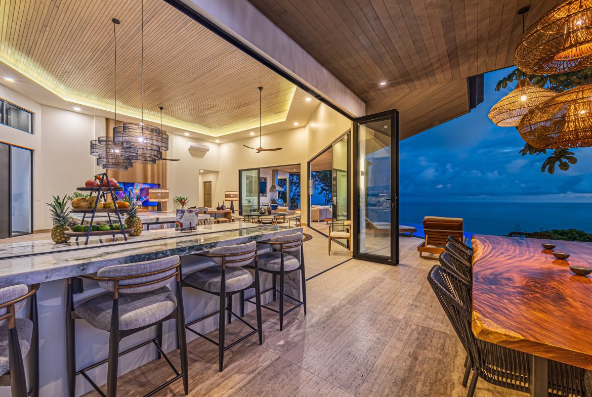 MAJESTIC LUXURY ESTATE WITH FIVE BEDROOMS IN ESCALERAS – 5.5 ACRES