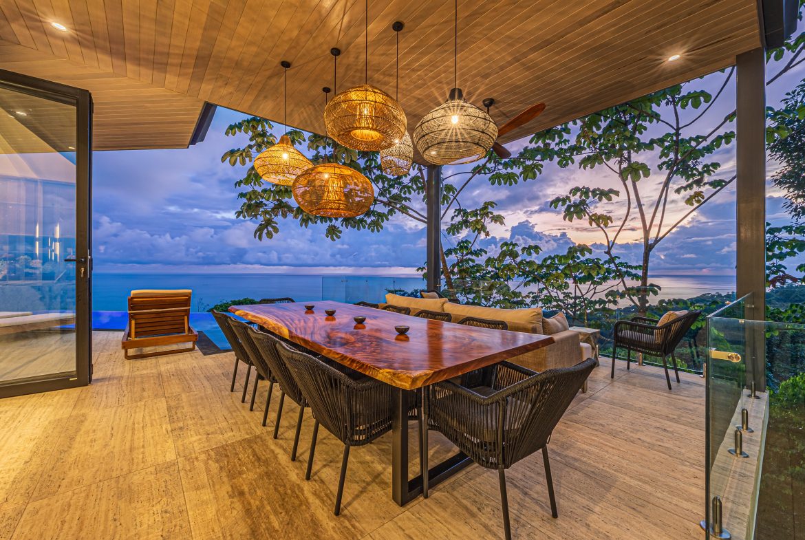 MAJESTIC LUXURY ESTATE WITH FIVE BEDROOMS IN ESCALERAS – 5.5 ACRES