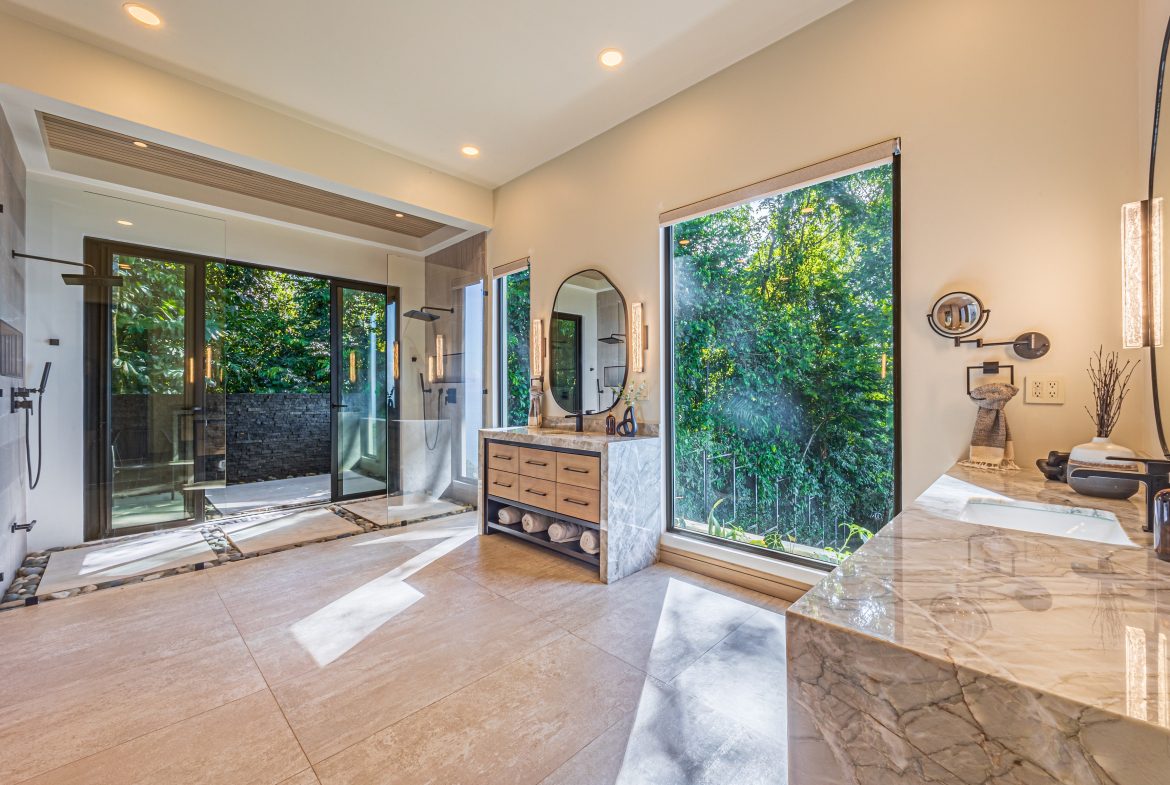 MAJESTIC LUXURY ESTATE WITH FIVE BEDROOMS IN ESCALERAS – 5.5 ACRES