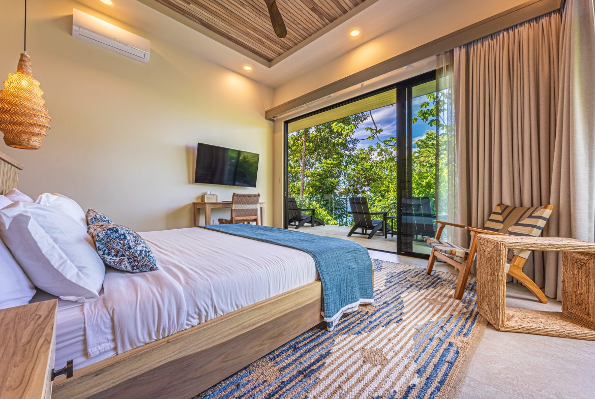 MAJESTIC LUXURY ESTATE WITH FIVE BEDROOMS IN ESCALERAS – 5.5 ACRES