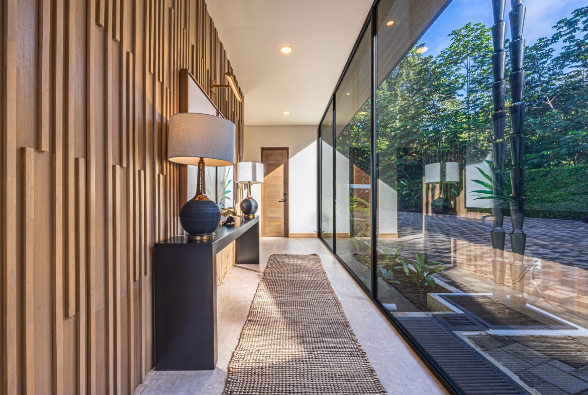 MAJESTIC LUXURY ESTATE WITH FIVE BEDROOMS IN ESCALERAS – 5.5 ACRES
