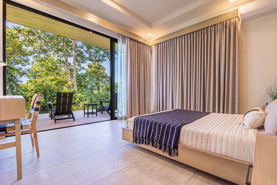 MAJESTIC LUXURY ESTATE WITH FIVE BEDROOMS IN ESCALERAS – 5.5 ACRES