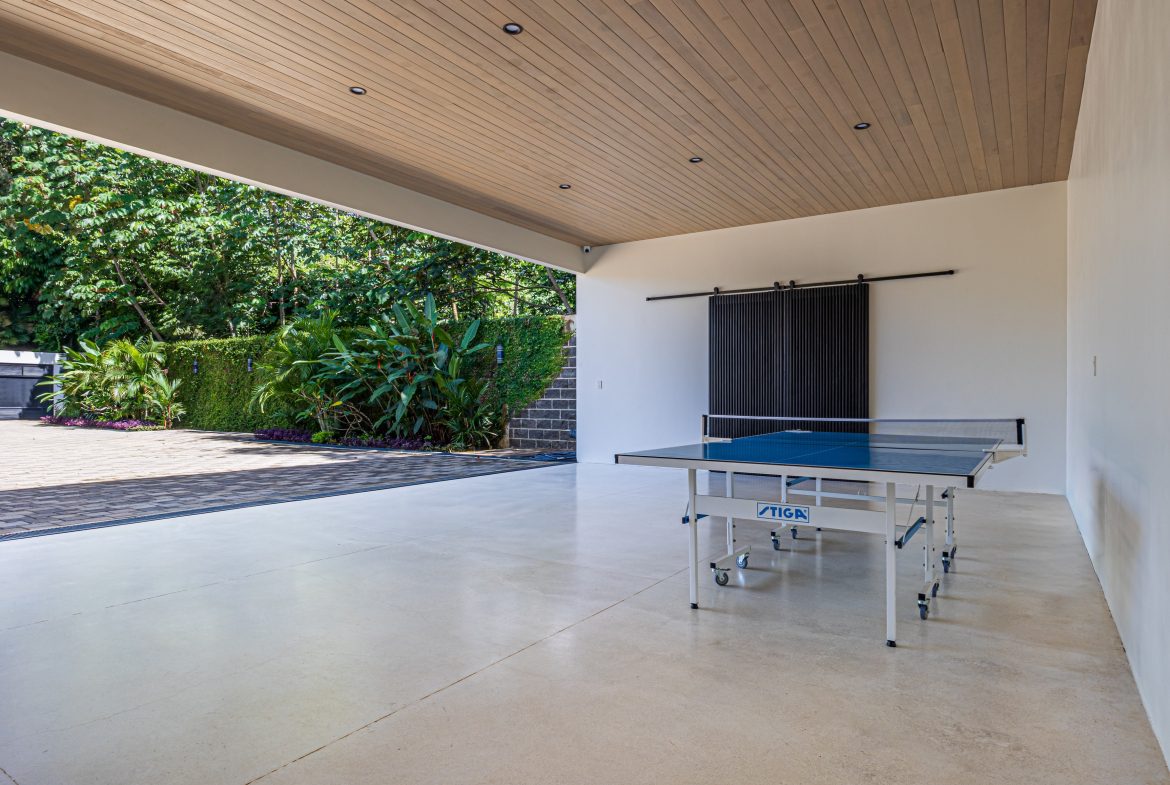 MAJESTIC LUXURY ESTATE WITH FIVE BEDROOMS IN ESCALERAS – 5.5 ACRES