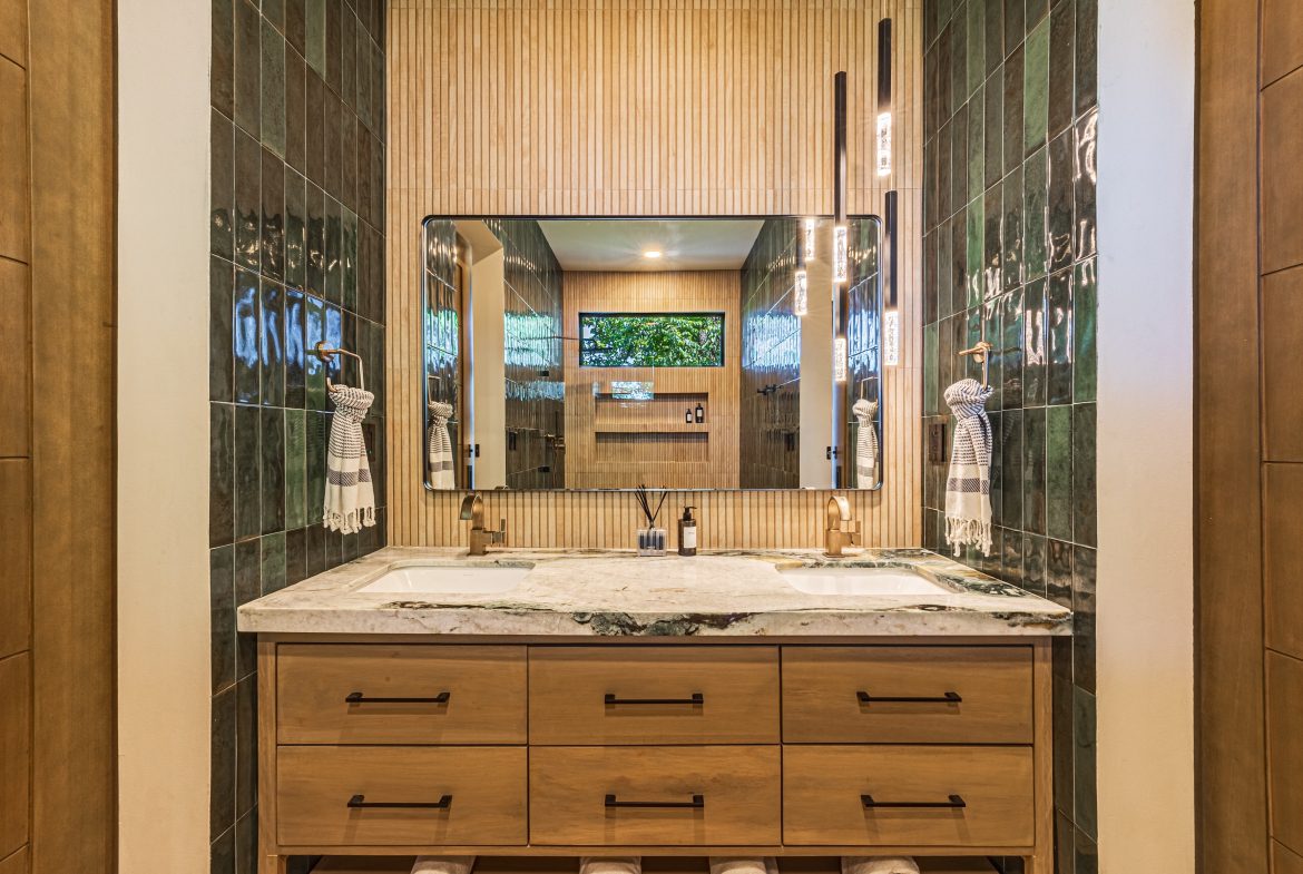 MAJESTIC LUXURY ESTATE WITH FIVE BEDROOMS IN ESCALERAS – 5.5 ACRES
