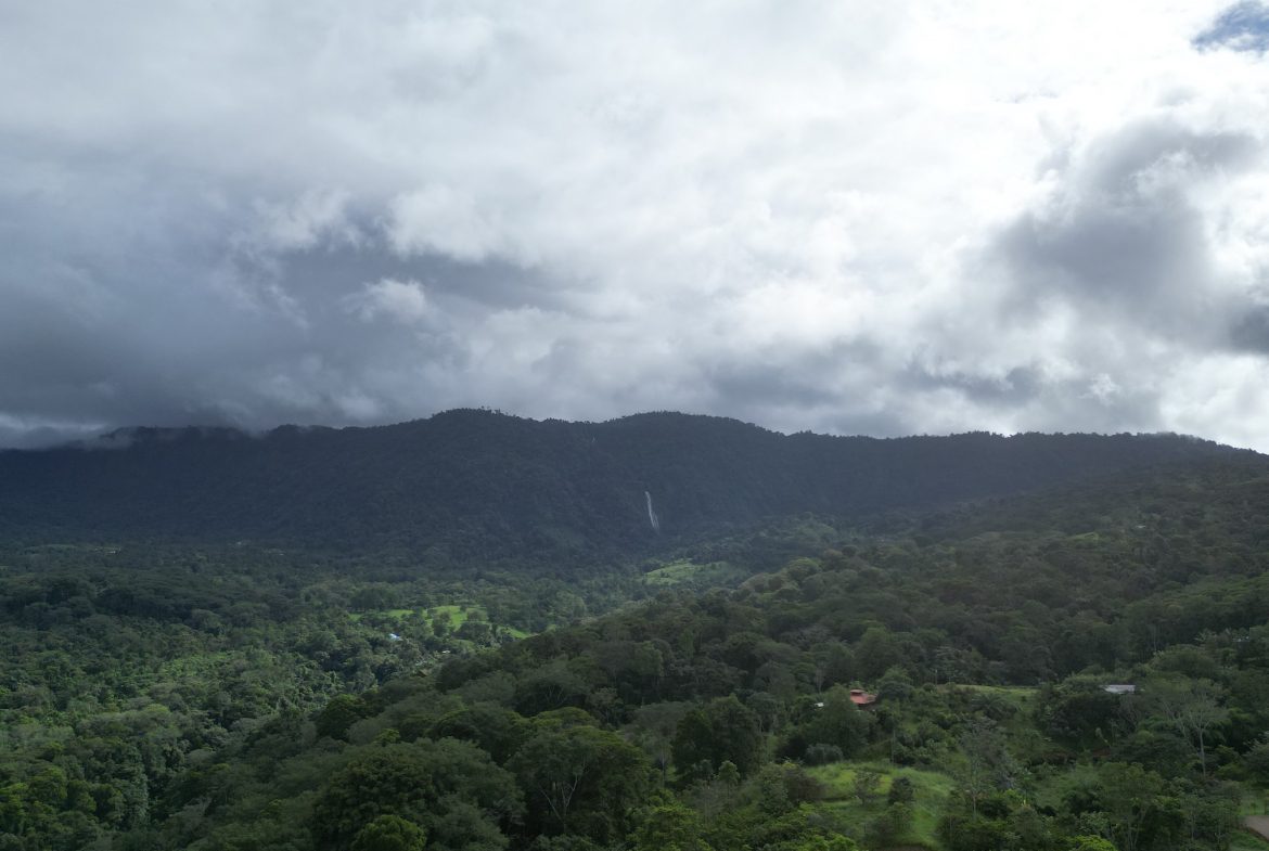 BUILDING PROPERTY WITH A WATERFALL VIEWS, IN SAN SALVADOR – 2.4 ACRES