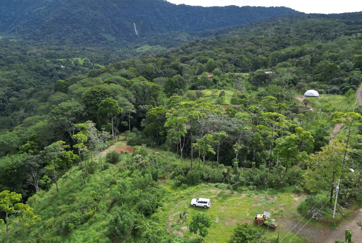 BUILDING PROPERTY WITH A WATERFALL VIEWS, IN SAN SALVADOR – 2.4 ACRES