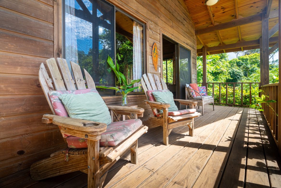 VILLA KRISTINA MOUNTAIN PROPERTY WITH OCEAN VIEWS AND A GUEST HOUSE, IN BALLENA – 3.8 ACRES