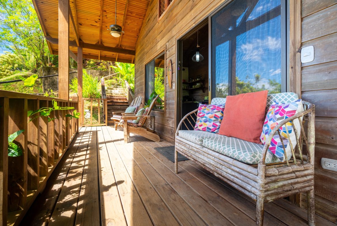 VILLA KRISTINA MOUNTAIN PROPERTY WITH OCEAN VIEWS AND A GUEST HOUSE, IN BALLENA – 3.8 ACRES