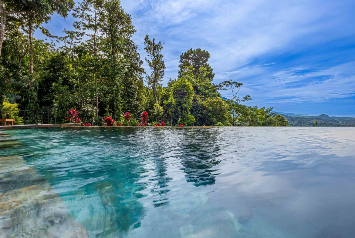 PROPERTY WITH THREE BEDROOM AND PANORAMIC VIEWS OF THE NATURE, IN PORTALON –  1.35 ACRES