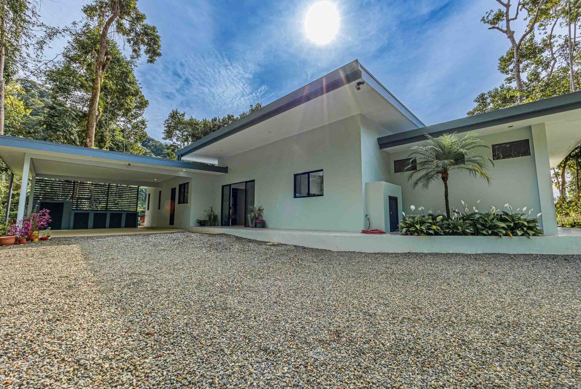 PROPERTY WITH THREE BEDROOM AND PANORAMIC VIEWS OF THE NATURE, IN PORTALON –  1.35 ACRES