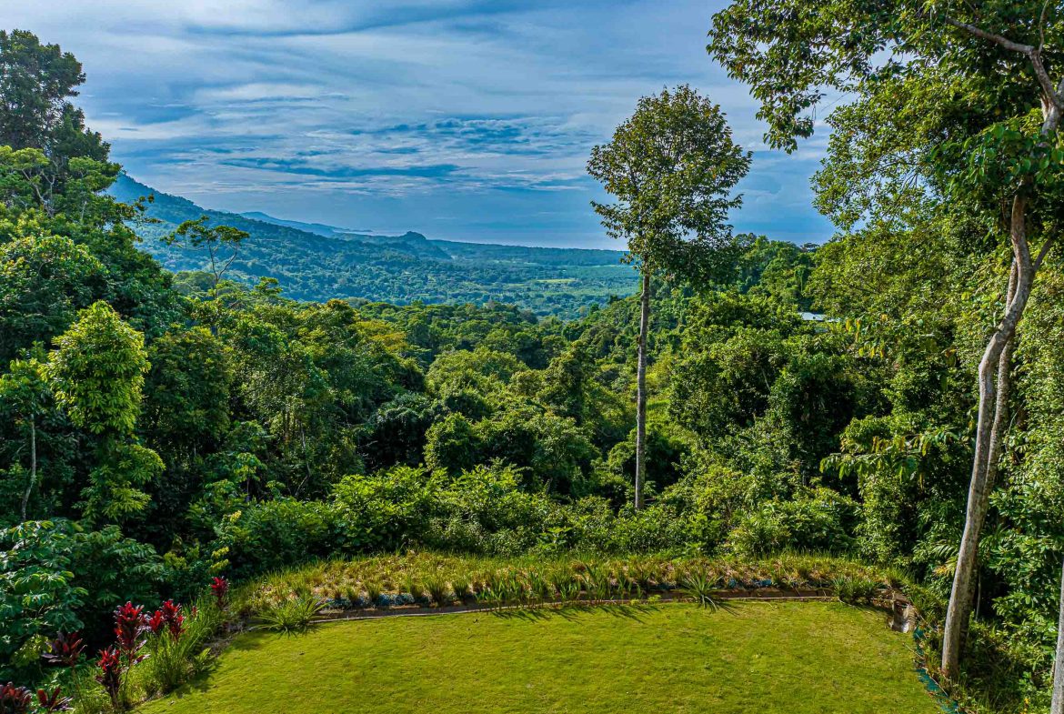 PROPERTY WITH THREE BEDROOM AND PANORAMIC VIEWS OF THE NATURE, IN PORTALON –  1.35 ACRES
