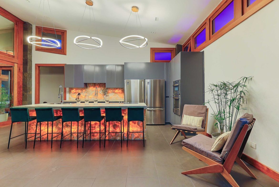VILLA CHIRRIPO PROPERTY WITH PANORAMIC VIEWS OF THE MOUNTAINS AND SUNSET, IN RIVAS – 8.7 ACRES