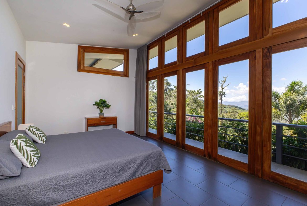 VILLA CHIRRIPO PROPERTY WITH PANORAMIC VIEWS OF THE MOUNTAINS AND SUNSET, IN RIVAS – 8.7 ACRES