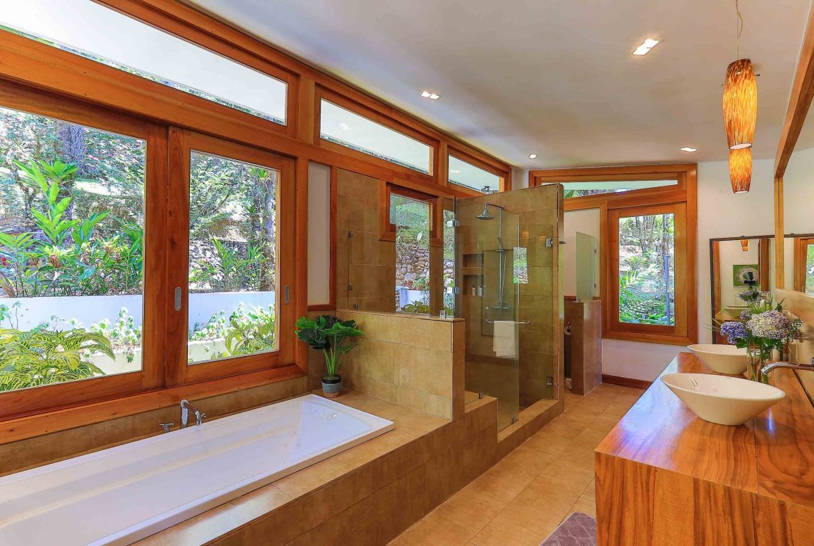 VILLA CHIRRIPO PROPERTY WITH PANORAMIC VIEWS OF THE MOUNTAINS AND SUNSET, IN RIVAS – 8.7 ACRES