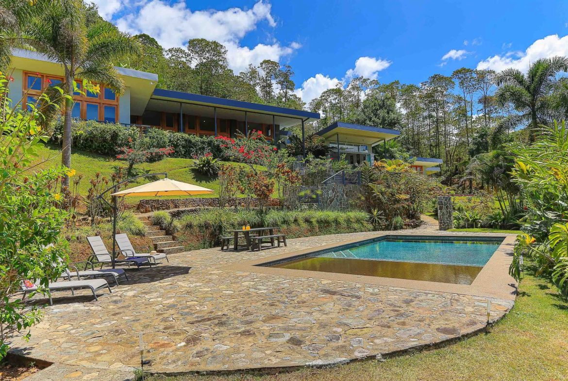 VILLA CHIRRIPO PROPERTY WITH PANORAMIC VIEWS OF THE MOUNTAINS AND SUNSET, IN RIVAS – 8.7 ACRES